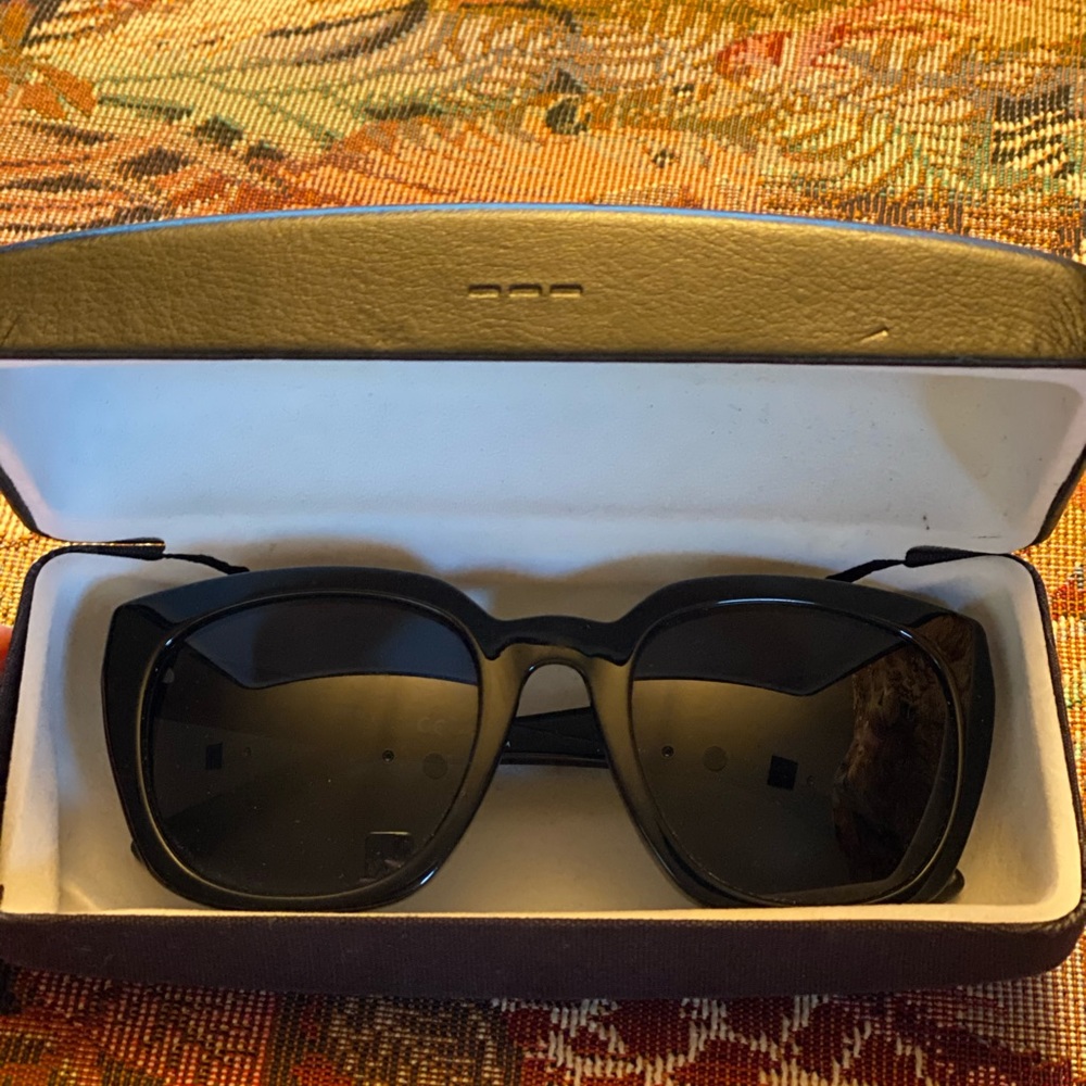DKNY DY 4144 Sunglasses w/box
